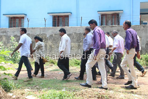 MLA JR Lobo inspects Gujjarakere lake 1